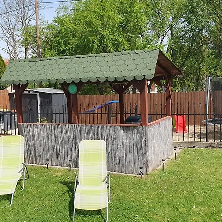 بيت للعطل Zsuzsa Vendeghaz *