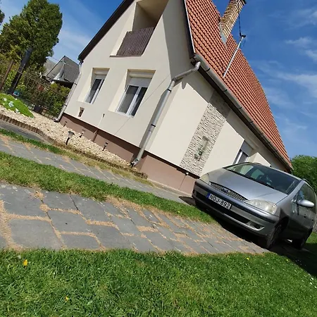 بيت للعطل Zsuzsa Vendeghaz *